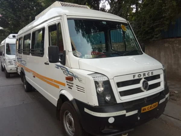 13 Seater Tempo Traveller